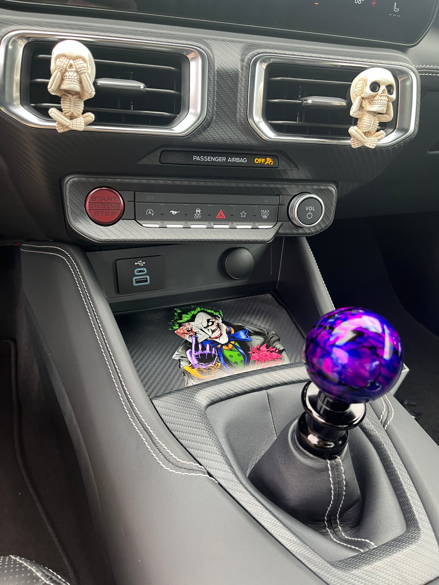 Custom Logo Dash Cubby Pad for 2024+ Ford Mustang – Without Wireless Charging